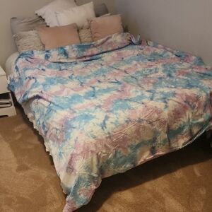 Vibrant Tie-Dye Comforter Set
